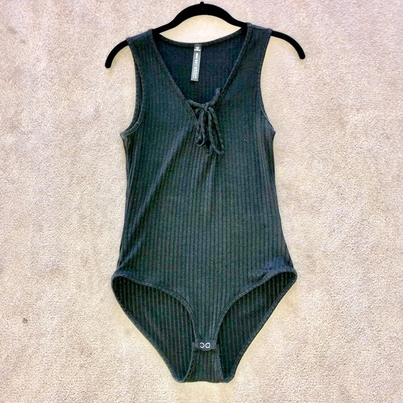 DESIGN LAB Bodysuit - Picture 1 of 3